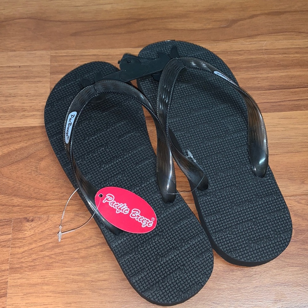 NWT Pacific Breeze Rubber Flip Flop Slipper